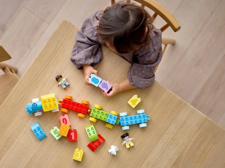 Lego DUPLO 10954 Pociąg z cyferkami nauka liczenia 4.webp