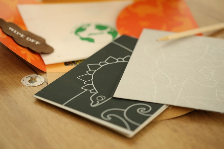 Moi przyjaciele Dinozaury książeczka do zdrapywania Avenir 3+