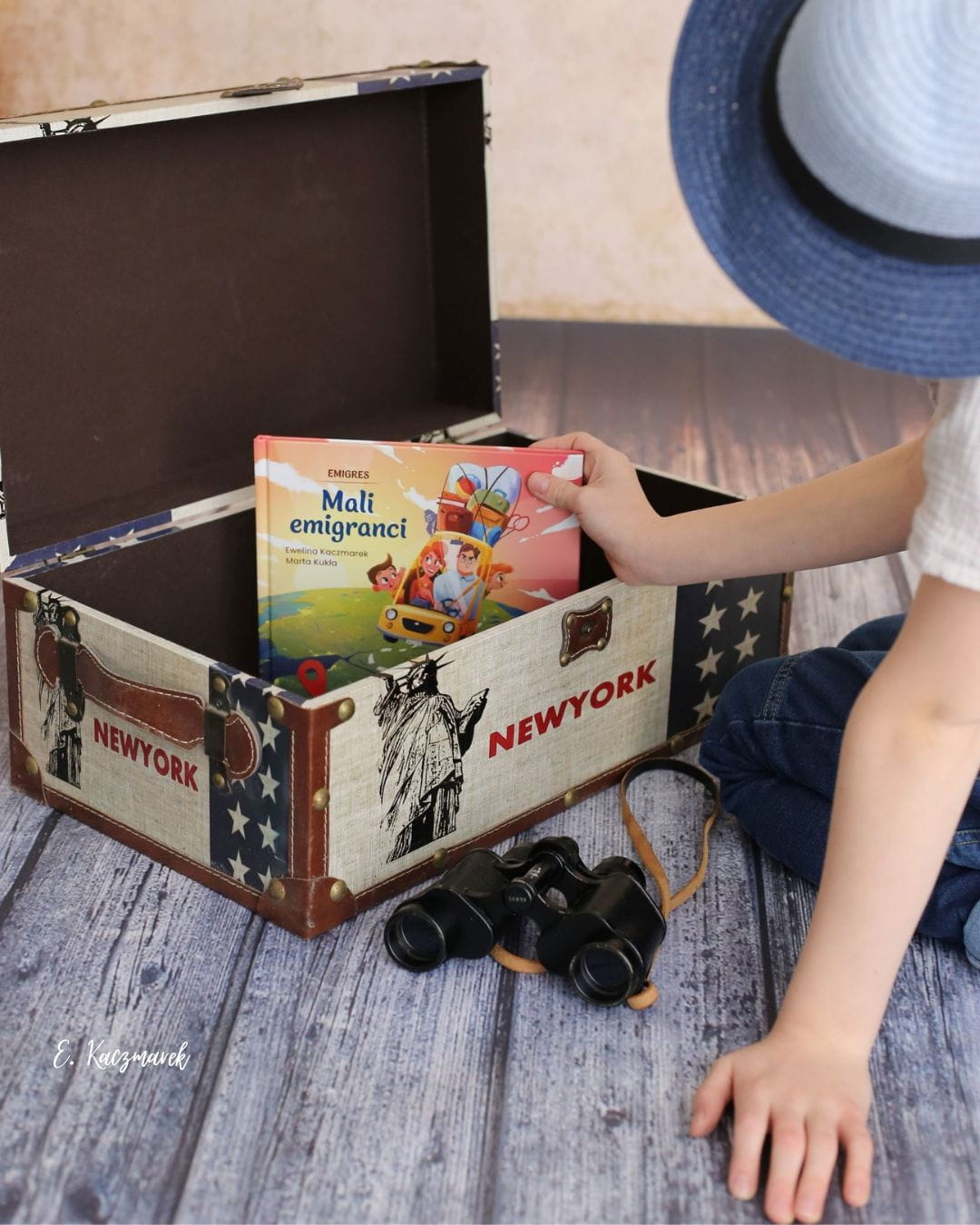 Emigres. Mali emigranci - książka o emigracji dla dzieci 5+ , Ewelina Kaczmarek